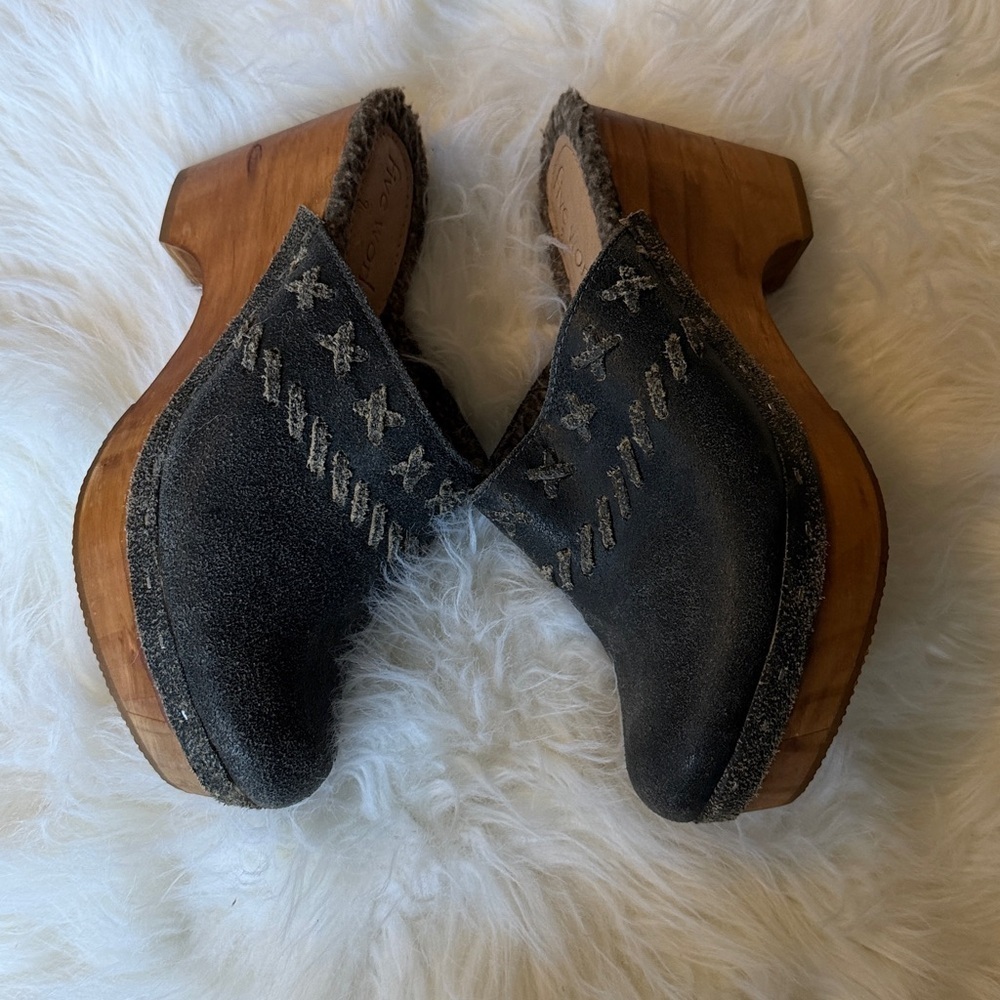 Anthropologie x Five Worlds Zender distressed dark brown Suede Clogs size M - Picture 7 of 8